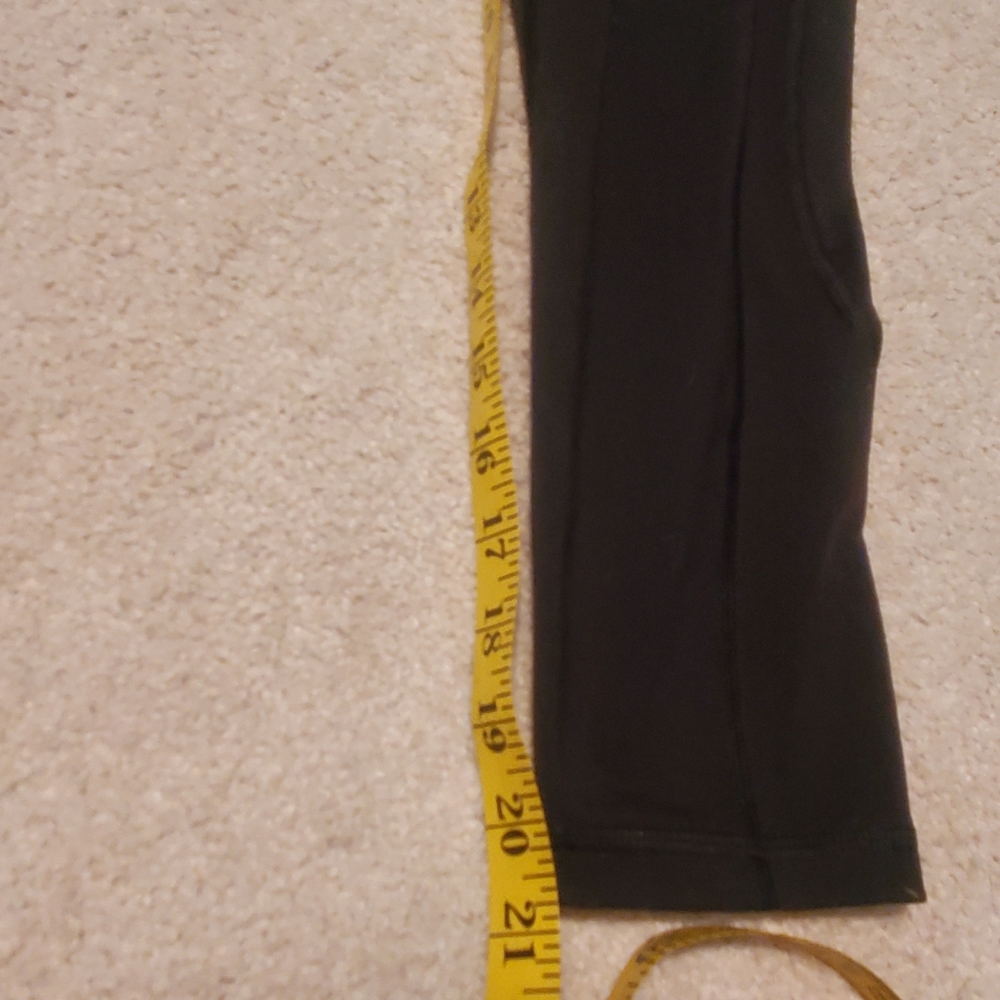 Victoria Sport Knockout Crop Capri Legging - Picture 8 of 8
